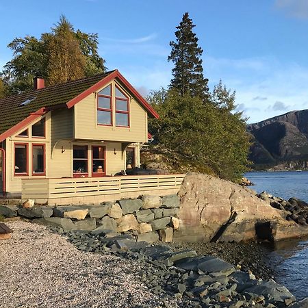 Seaside 3-Bedroom House Svelgen ภายนอก รูปภาพ